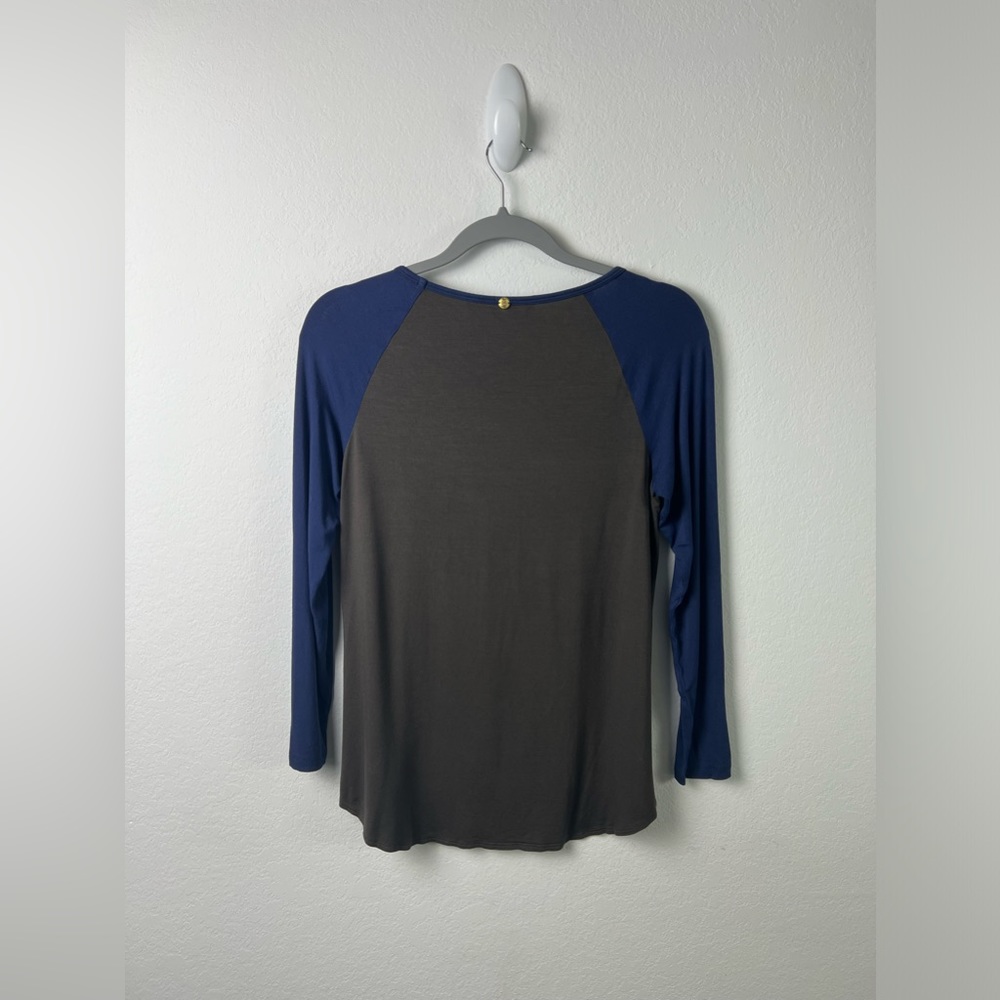Trina Turk Gray & Navy Baseball T-Shirt Sporty Casual Travel Fall Summer